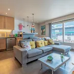 3 Pieces En Plein Centre De Avec Terrasse, 2 Et Toutes Commodites - Fr-1-453-268