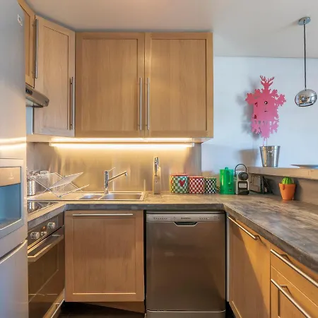 3 Pieces En Plein Centre De Avec Terrasse, 2 Et Toutes Commodites - Fr-1-453-268 * Межев