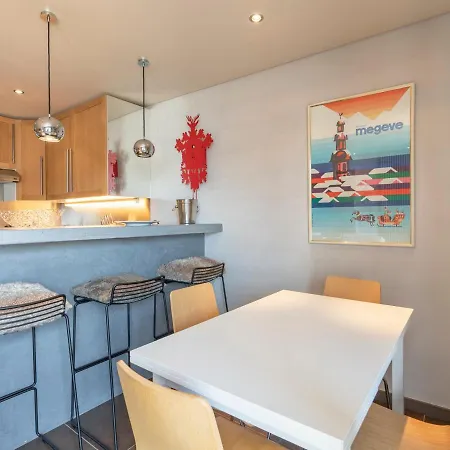 3 Pieces En Plein Centre De Avec Terrasse, 2 Et Toutes Commodites - Fr-1-453-268 * Megève